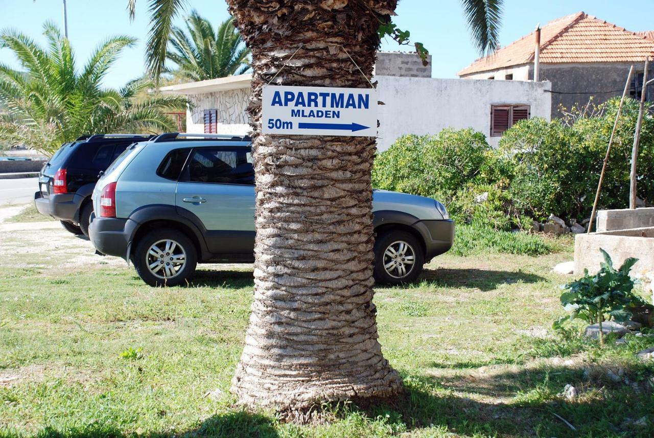 Apartments Mladen Sućuraj Eksteriør billede